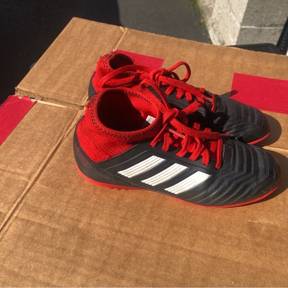 Adidas Predator DB2330 Shoes Boys Black Red White Soccer Cleats Size 2.5 - Picture 3 of 12